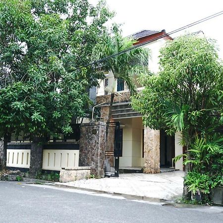 Green Surabaya Homey Esterno foto