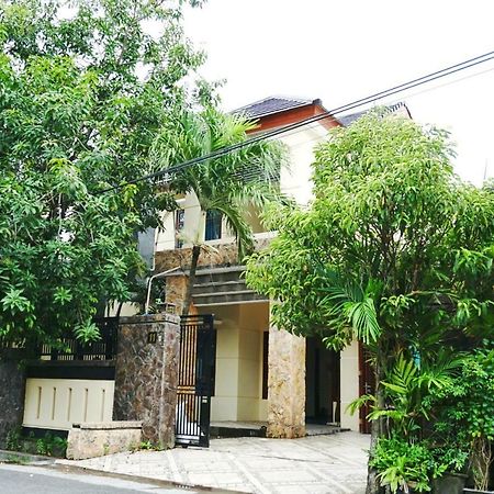 Green Surabaya Homey Esterno foto