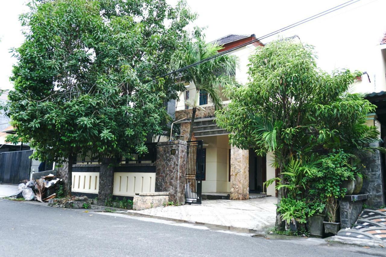 Green Surabaya Homey Esterno foto
