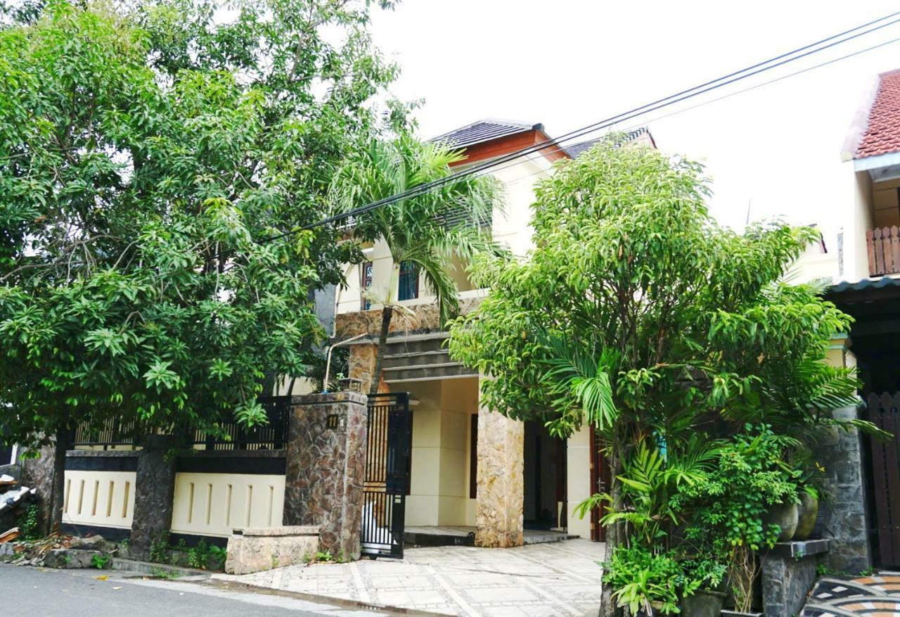Green Surabaya Homey Esterno foto
